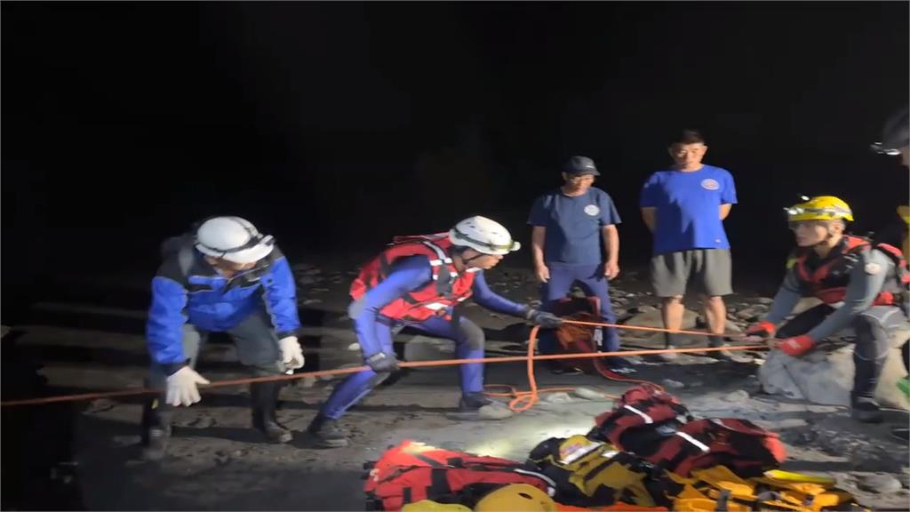 暴雨釀花蓮八里灣山區溪水暴漲 23人一度受困