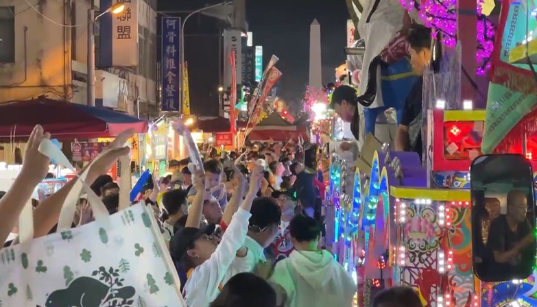 北港朝天宮迎媽祖爆衝突! 藝閣車旁大打出手