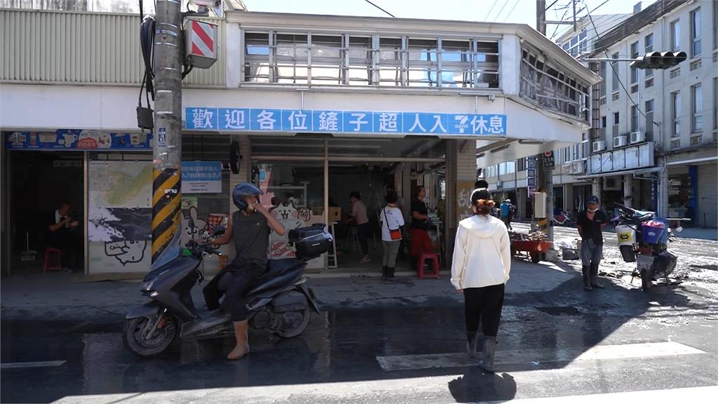沒有披風的超人！「特斯拉皮卡」現災區送物資　「刮痧超人」進駐服務