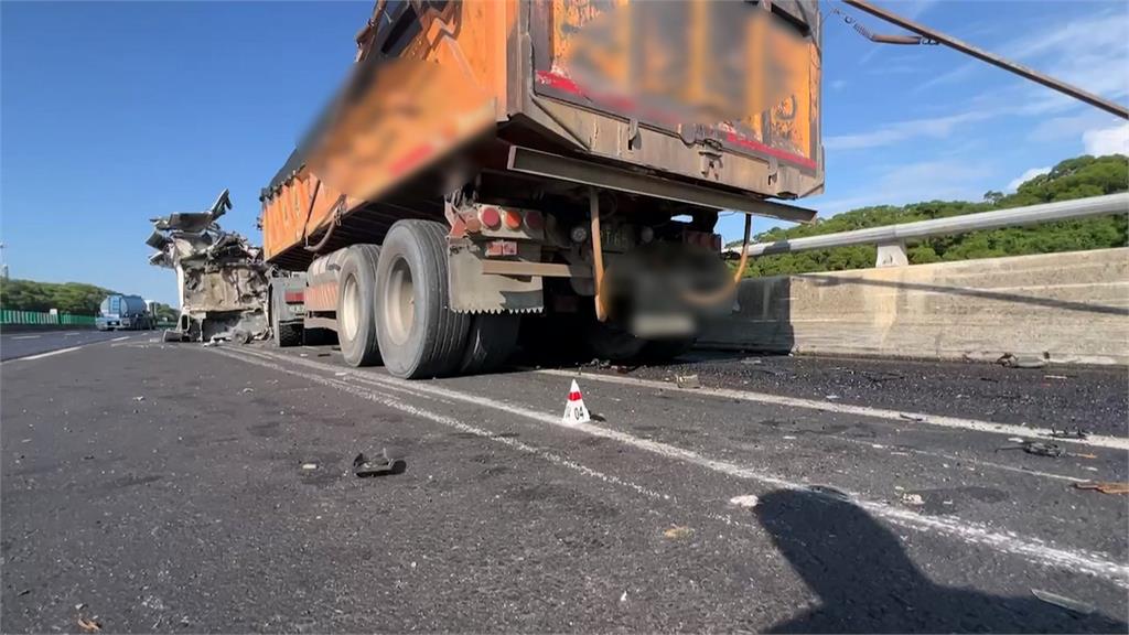 國三嚴重車禍！拖吊車救援貨車　２駕駛遭砂石車追撞身亡