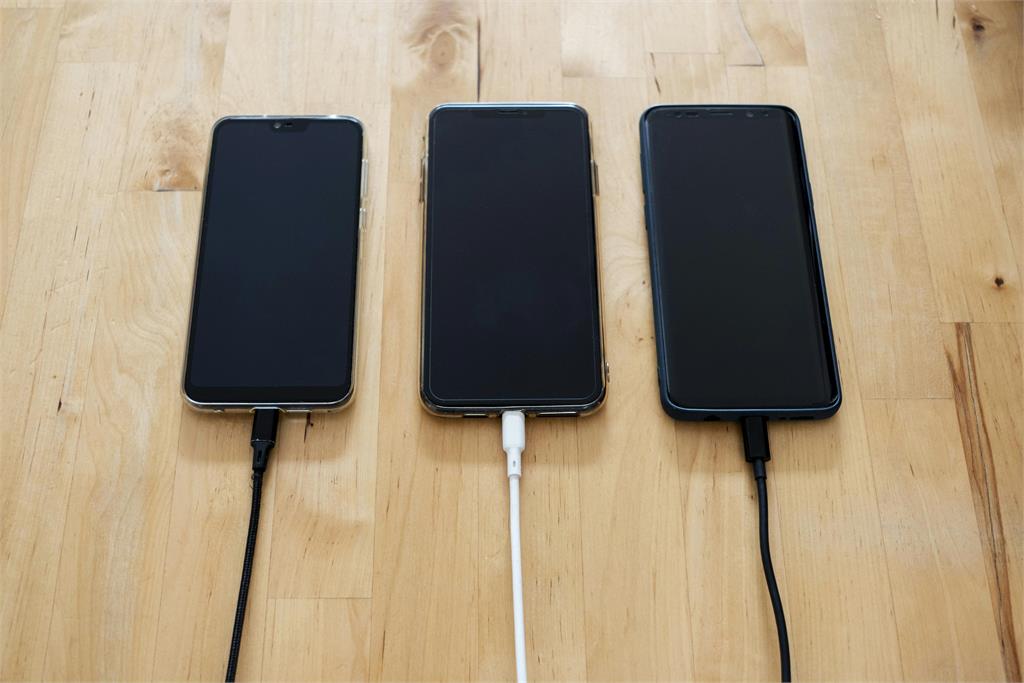 長輩群假消息沒有極限?瘋傳「別與1種人搭電梯」有危險!全網看傻眼