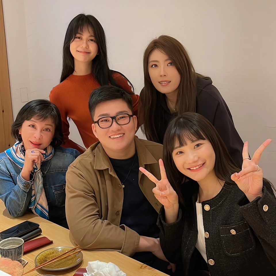 流量密碼大合體!Joeman曬「炎上5人眾」網見同框照笑翻:手機燒起來