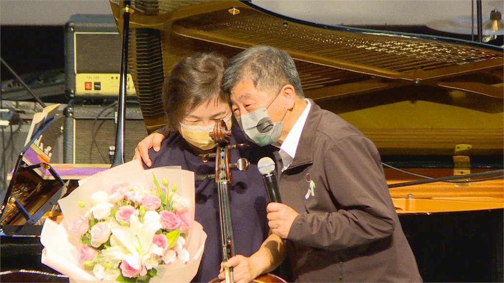 陳時中感謝音樂會大咖相挺 「她」首度露面現場演奏大提琴助陣