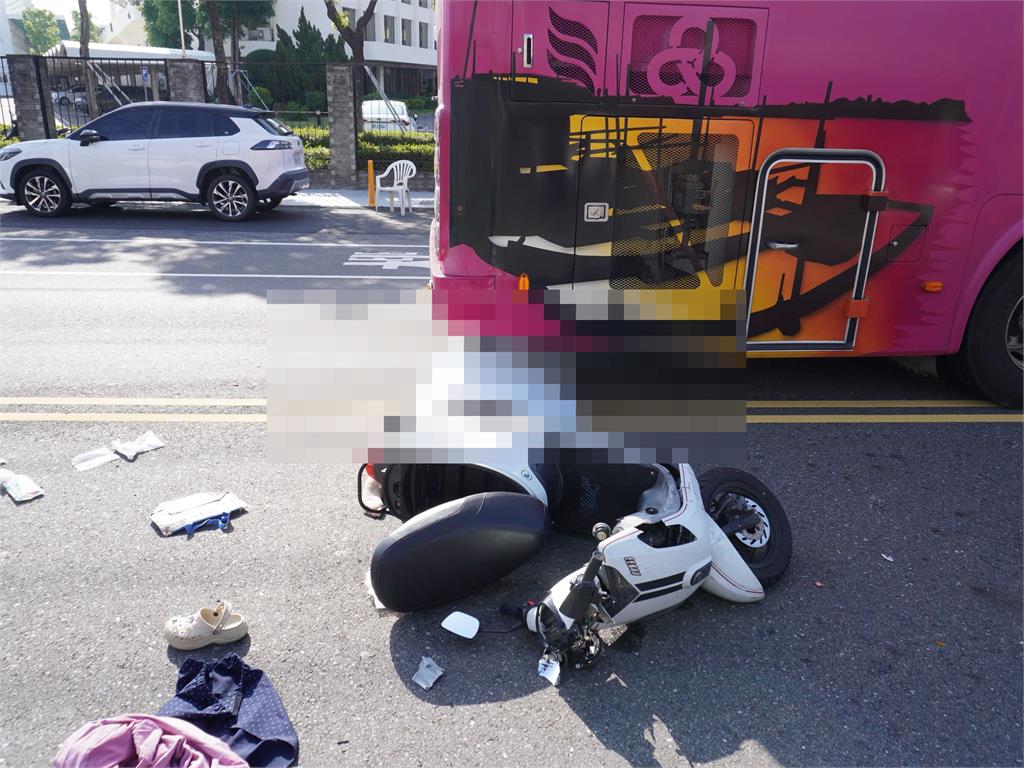 台南女警休假遇死劫　疑與車輛碰撞遭遊覽車輾斃