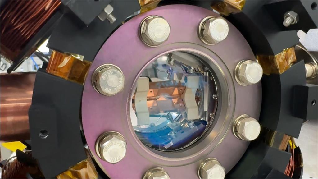 鴻海科技日11/21登場　量子電腦夯！　搶先開箱「離子阱實驗室」