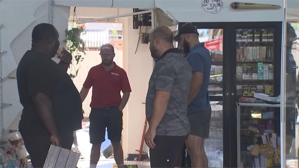 宵小開贓車撞破門行竊　美國亞利桑納州竊案全都錄