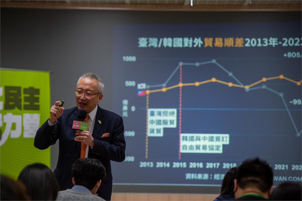 快新聞/綠新北黨部辦青年營隊 蘇巧慧談藍白惡刪總預算:讓全民憤怒