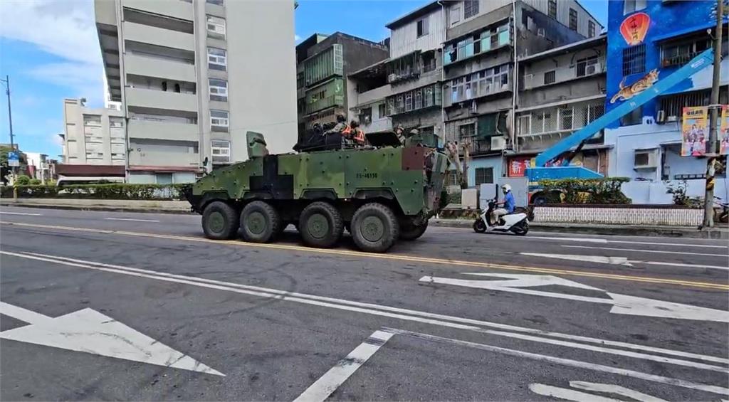 雲豹裝甲車拋錨基隆要道　占道造成回堵惹民怨