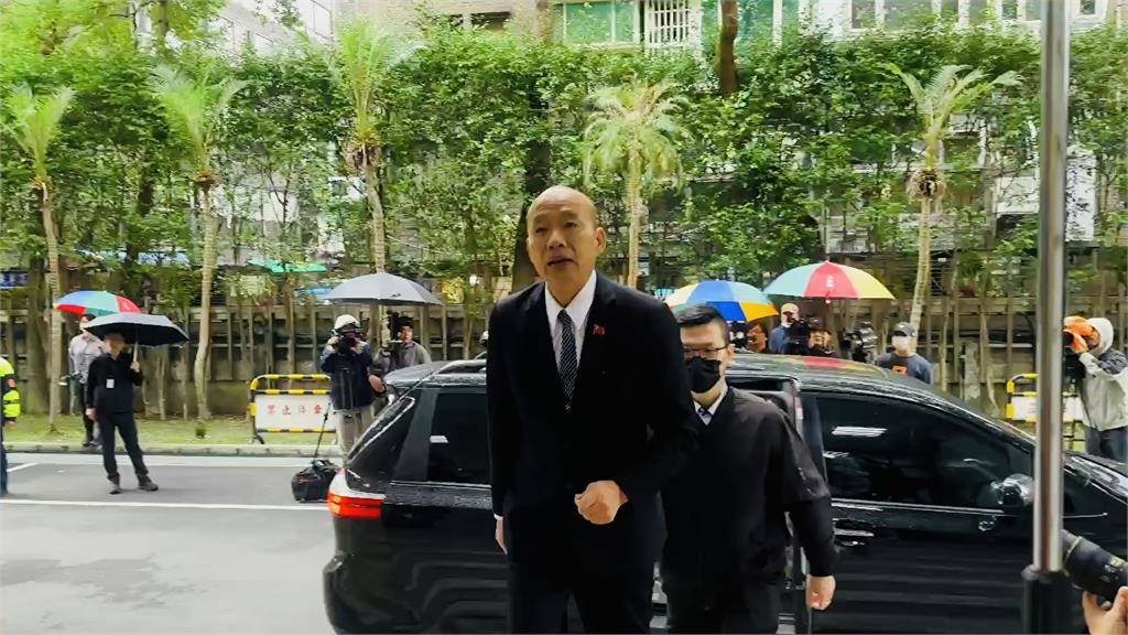 快新聞／賴清德嗆「砍斷桌腳的是中國」　韓國瑜進立院前向駐衛警比讚