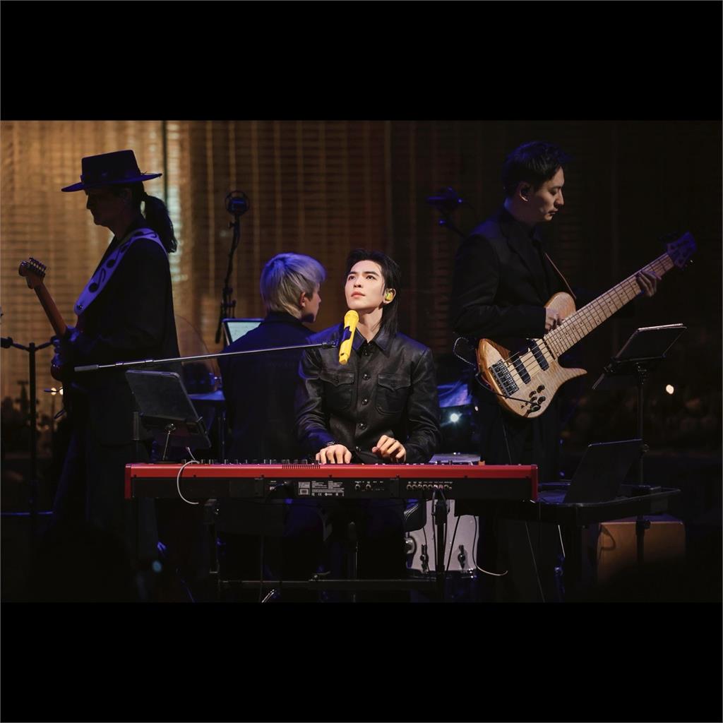 蕭敬騰赴中「西裝登台」近況曝:好開心!暌違5年「回台灣跨年」台人反應曝