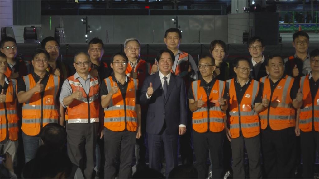歷史性一刻！　賴總統南下見證　台南車站湧人潮告別最後一班地上自強號