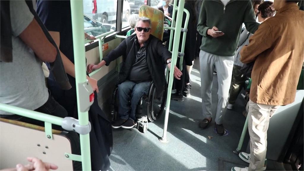 巴黎地鐵缺乏無障礙設施　輪椅族前往奧運場館頻頻卡關