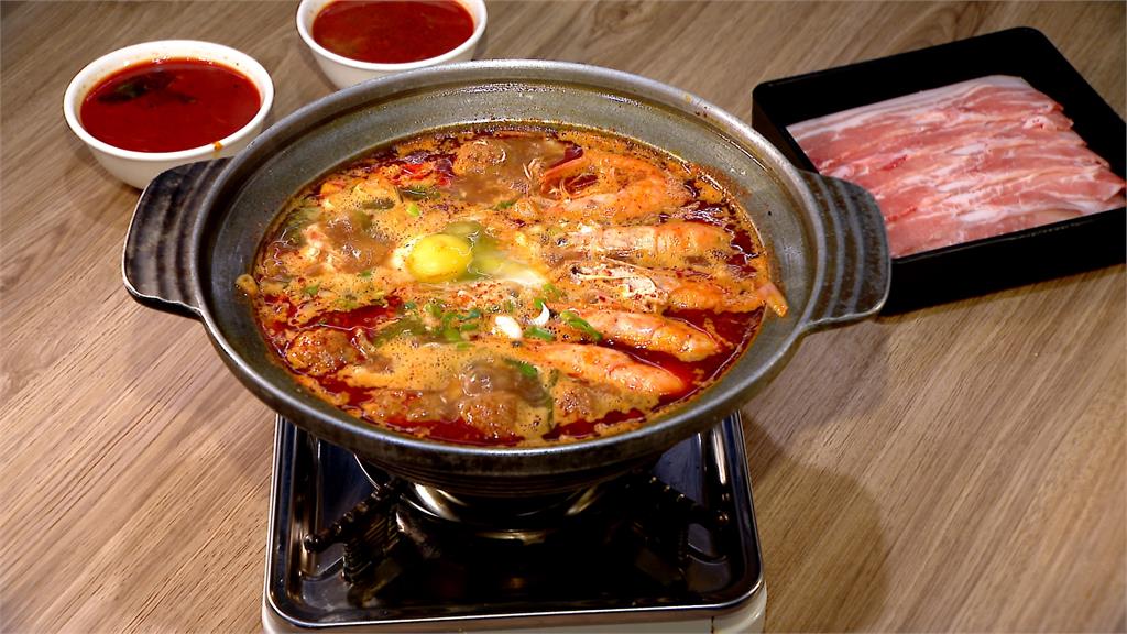 海味酸菜白肉鍋 梭子蟹、東石鮮蚵釋放鮮甜平衡酸嗆