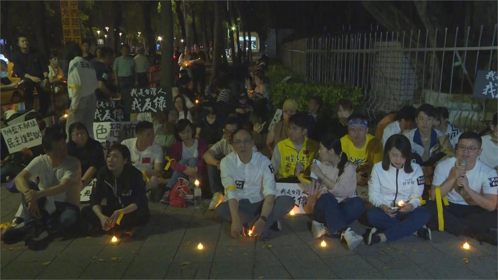 快新聞/謝龍介談話中!警方23:36二度舉牌 要求朱立倫、楊智伃停止宣講活動