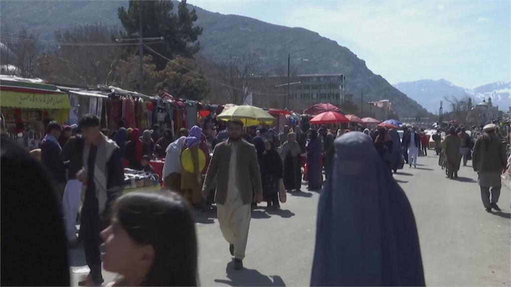 阿富汗塔利班禁止女性上學　學校推出線上課程搶破頭