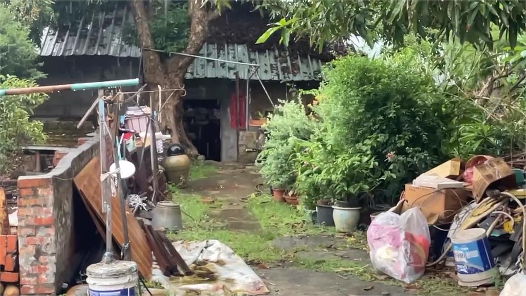 豪雨來襲!台中百年土埆厝牆壁崩塌 屋主衝屋外逃命