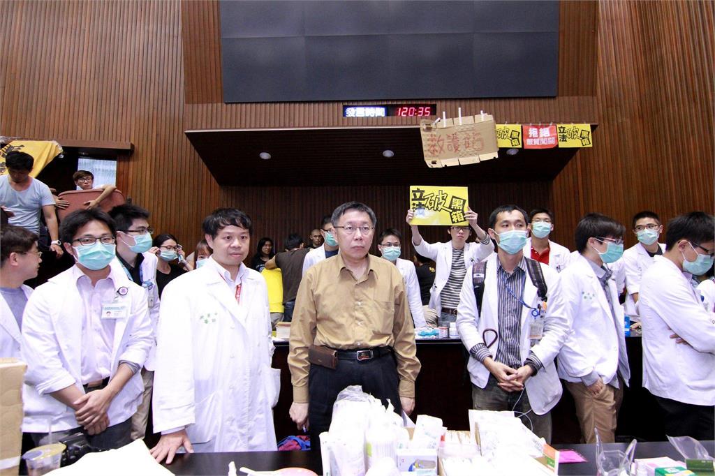 318學運成柯文哲「造神之路」！前幕僚怒揭「3真相」道歉認：是我們的錯