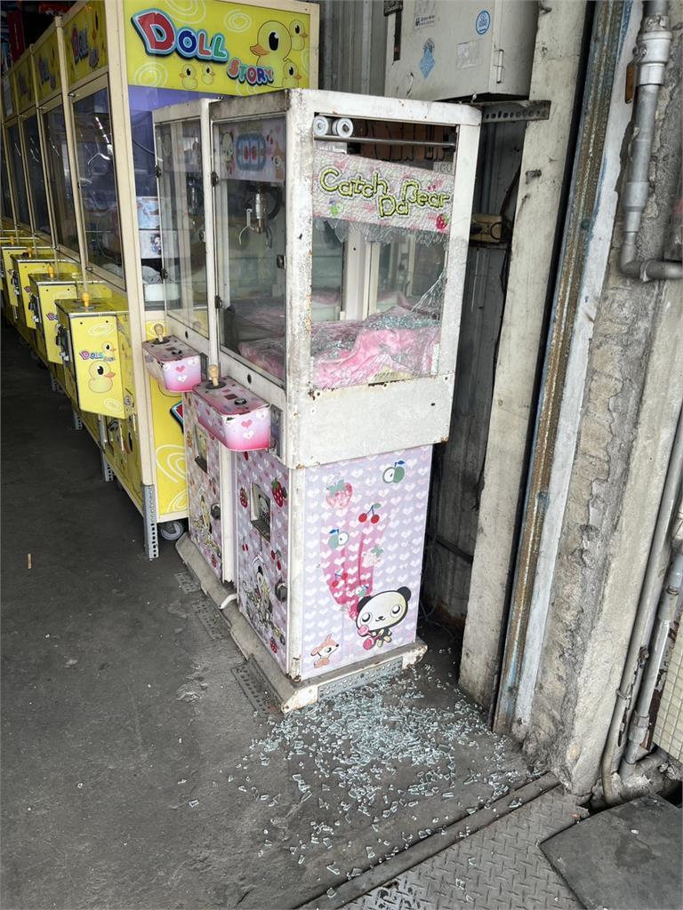 疑買藍芽鏡頭買賣糾紛? 中狂男持空氣槍掃射娃機店洩憤遭逮
