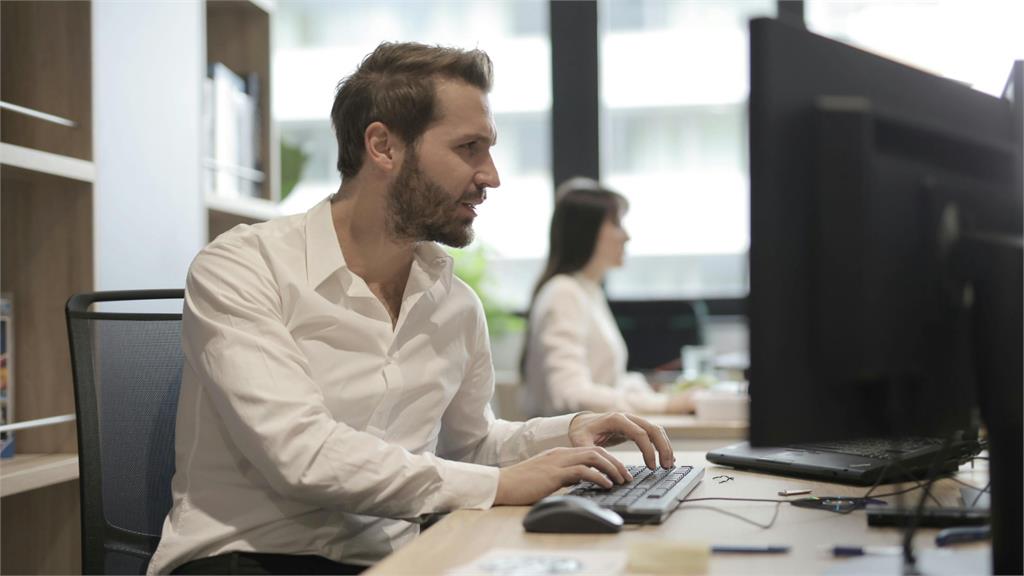 重來一次絕不做公職!24年老公務員嘆「不值得」:千萬不要考進來!