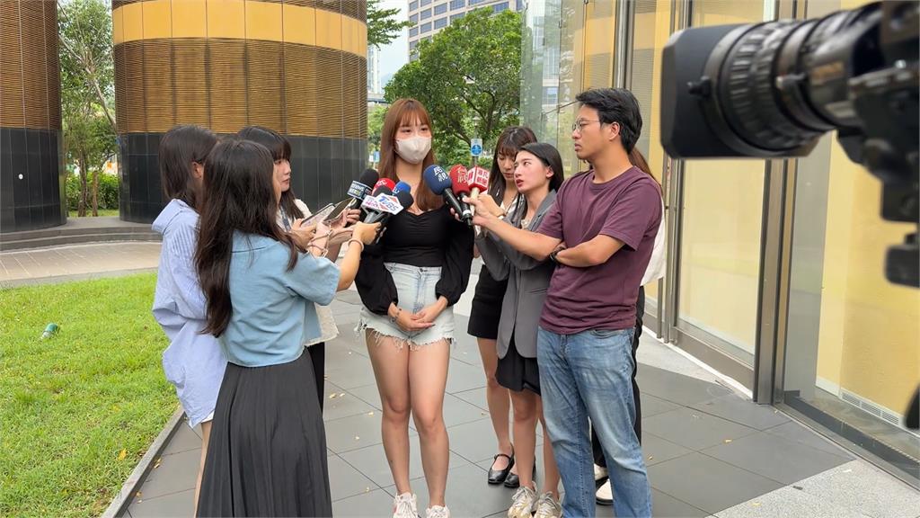 往前一點！歡唱離場「電梯內爆衝突」　兩方人馬掌摑扯髮