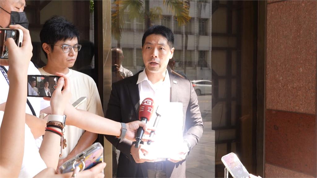 中央社提告謝姓記者背信！　黃國昌：追殺小記者幹嘛？