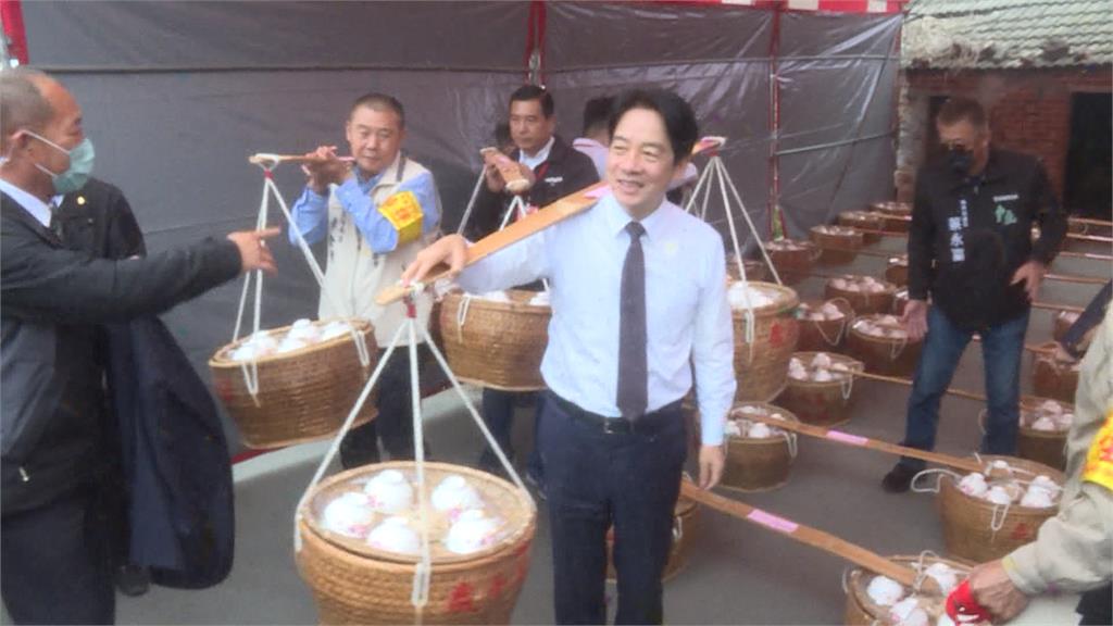 賴清德、張麗善同框挑飯擔 壯觀!數萬人共享平安餐