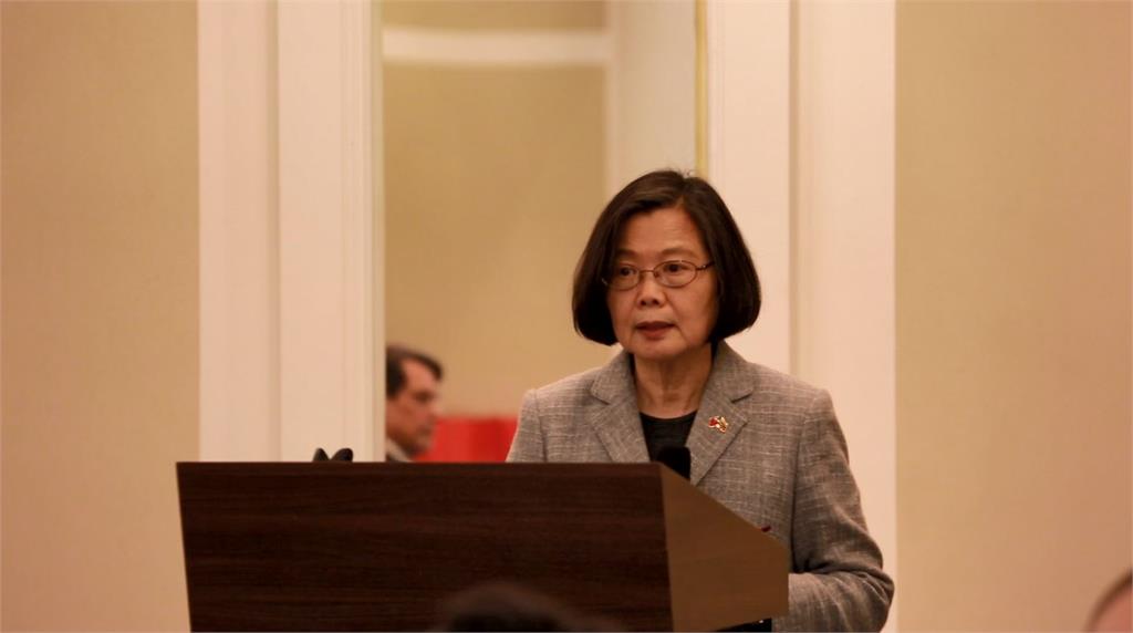 快新聞/訪立國垂直農場見證合作成果 蔡英文晚宴會議員喊:小國也能做出改變
