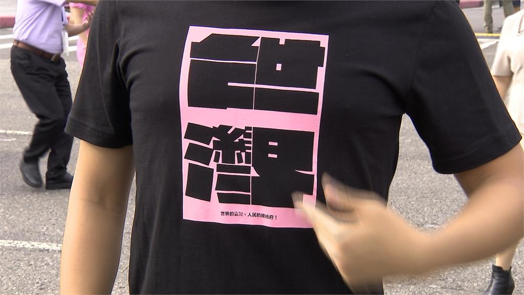 八年魔咒消除...親眼見證賴蕭就職　南、北鄉親凌晨搭車齊聚府前