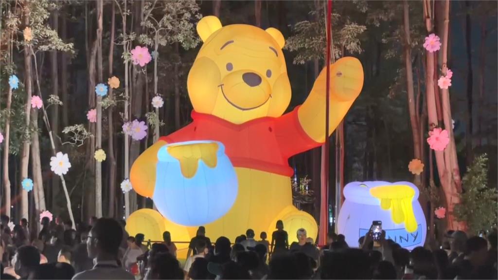 嘉義光織影舞盛大開幕 攜手「小熊維尼」打造夢幻光影森林