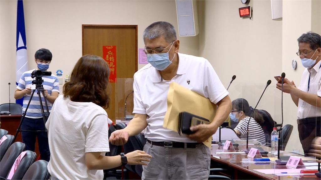 張亞中角逐黨魁選舉　傳中市議員助理幫韓國瑜領表