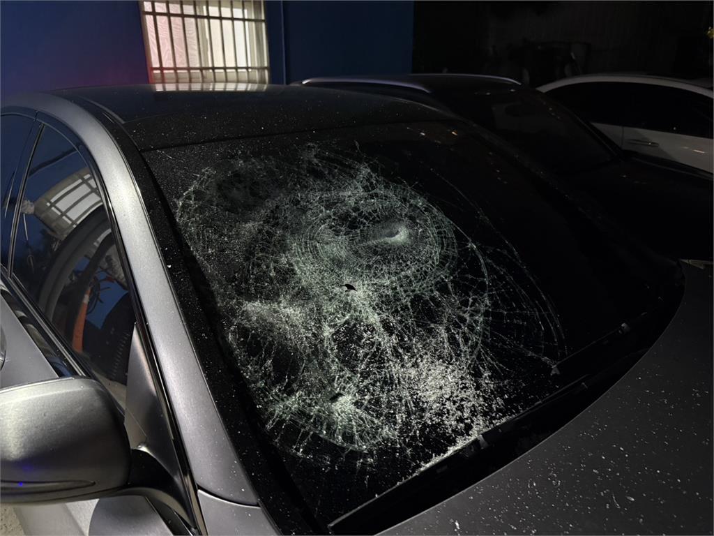 快新聞／嚇壞！台中男稱「喝20包毒咖啡」闖游泳池　持槍朝6歲女童扣扳機