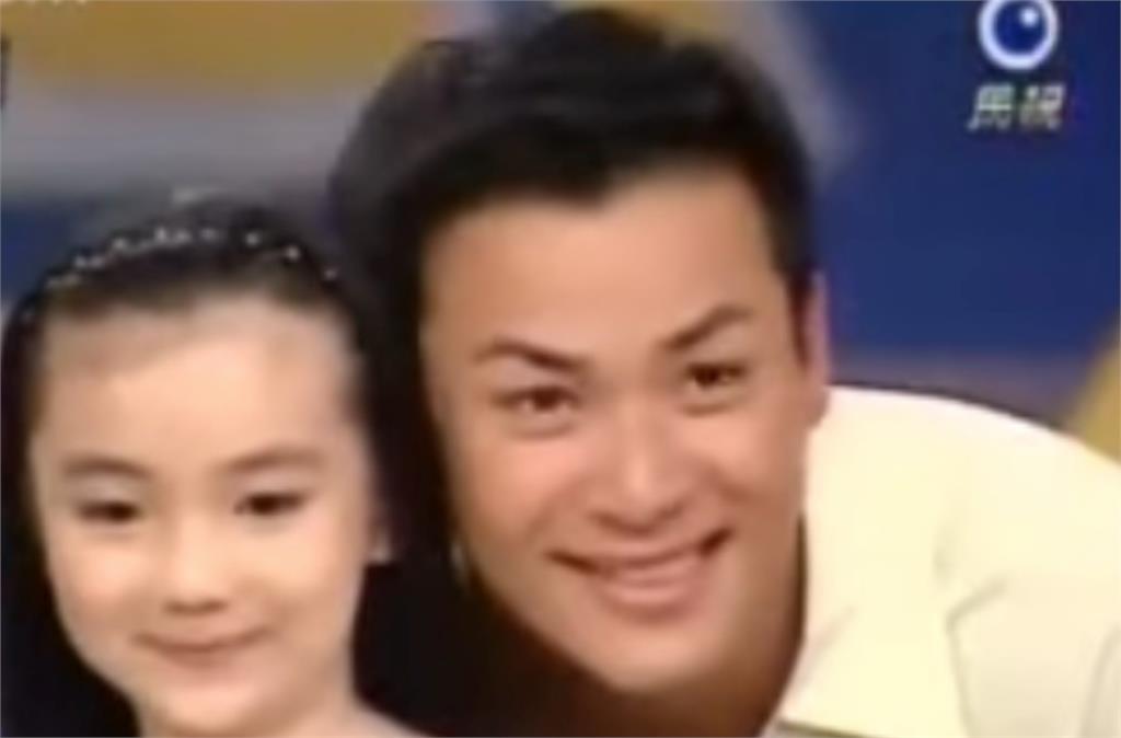 「美女棋士」黑嘉嘉8歲登《民視》萌樣曝!同框江宏恩「驚人關係」公開了