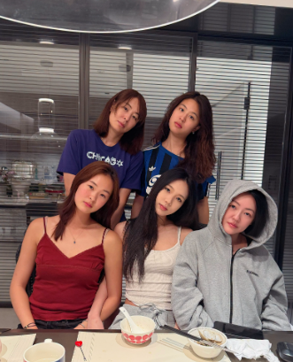 Elly《聰明鎮》演技大爆發！賈永婕邀吃飯　小S不請自來「扮鬼臉」慘遭出賣