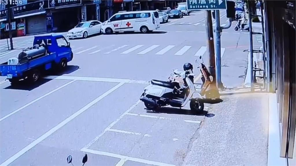 台南警車追撞公車　車牌「5987」掀討論