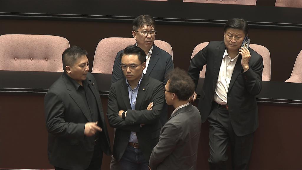 傳藍不修罷免門檻轉支持綠委提案 吳秉叡:已經撤案