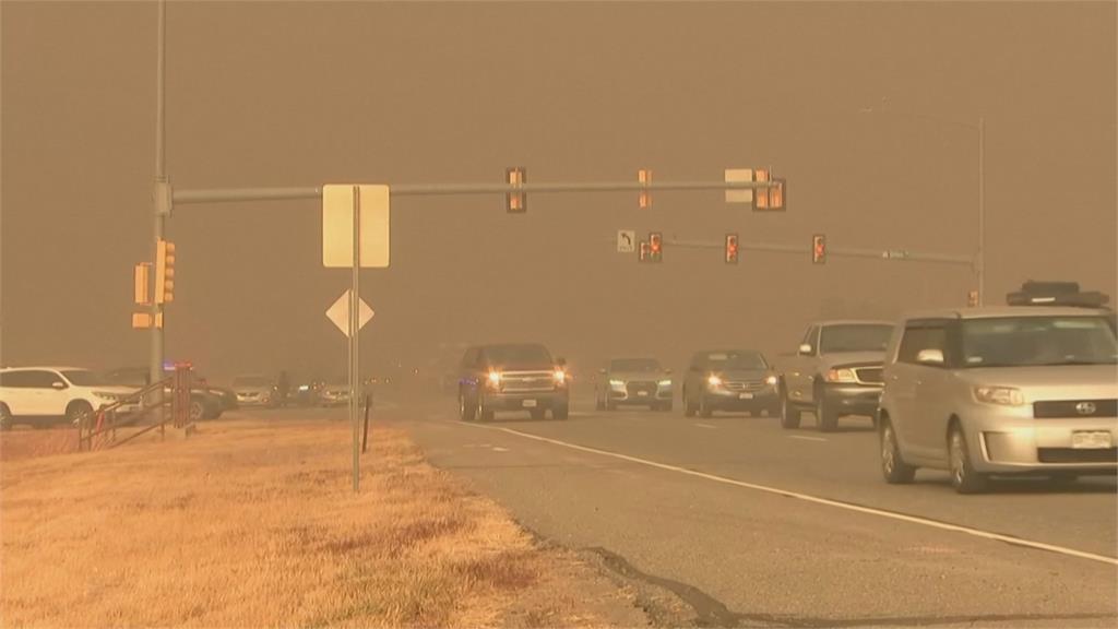 野火狂燒！美國科羅拉多州「緊急狀態」　三萬人即刻撤離家園