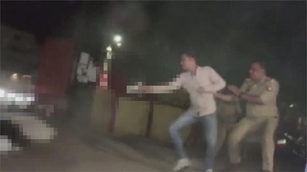 鏡頭前遇襲!3槍手扮記者殘忍行兇 印度前議員當眾遭擊斃