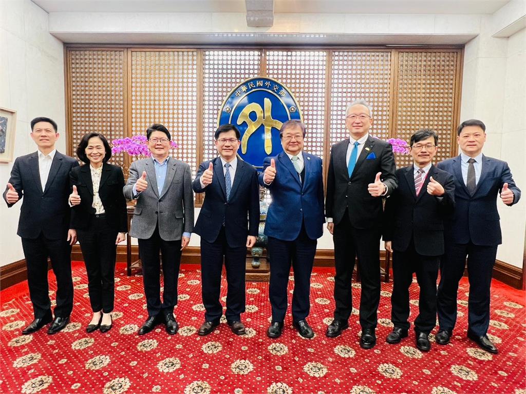 快新聞/與衛福部共組「醫療外交台灣隊」! 林佳龍:讓健康台灣造福世界