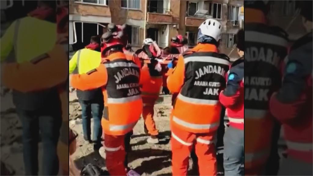 土耳其強震中奇蹟生還！　3人受困228小時幸運獲救