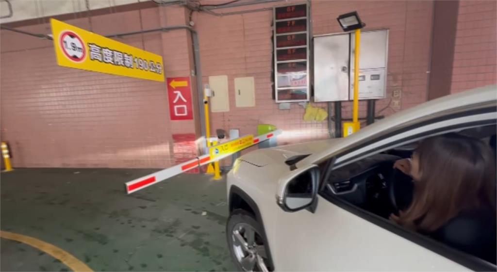 鹿港超難魔王停車場! 網紅實測險A到車道