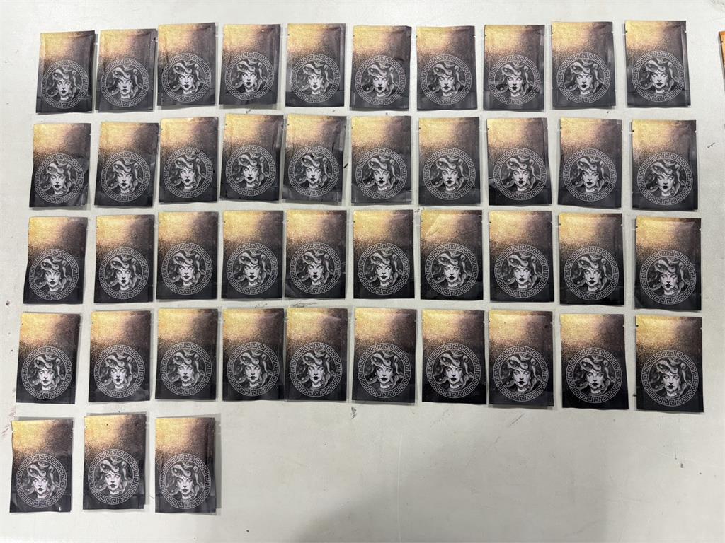 快新聞／嚇壞！台中男稱「喝20包毒咖啡」闖游泳池　持槍朝6歲女童扣扳機