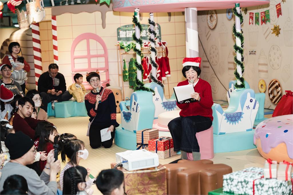 快新聞/神秘嘉賓!蘇巧慧舉辦親子派對 「水獺阿公」蘇貞昌領唱台語耶誕歌