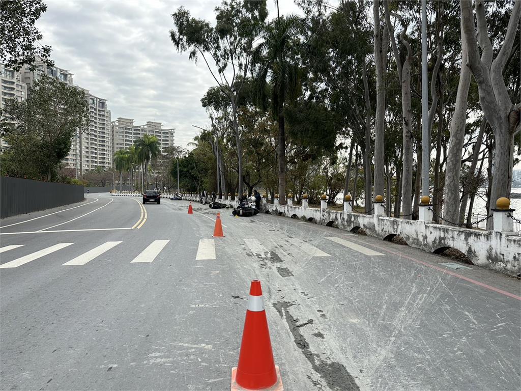 貨車滲漏水泥害摔車 七騎士滑倒受傷  