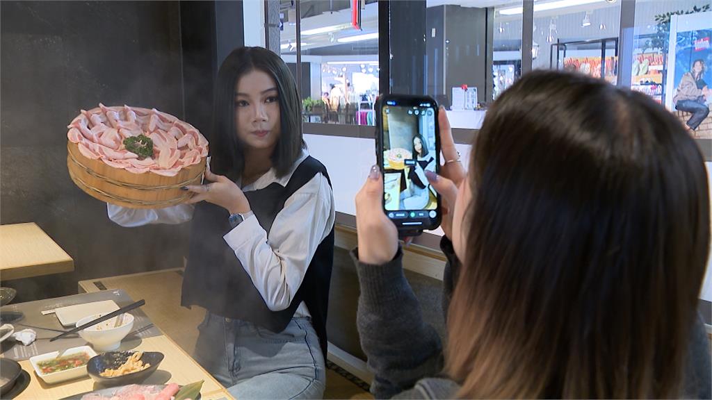 迎龍年吃好料! 火鍋店推「有龍就送超大肉盤木桶」