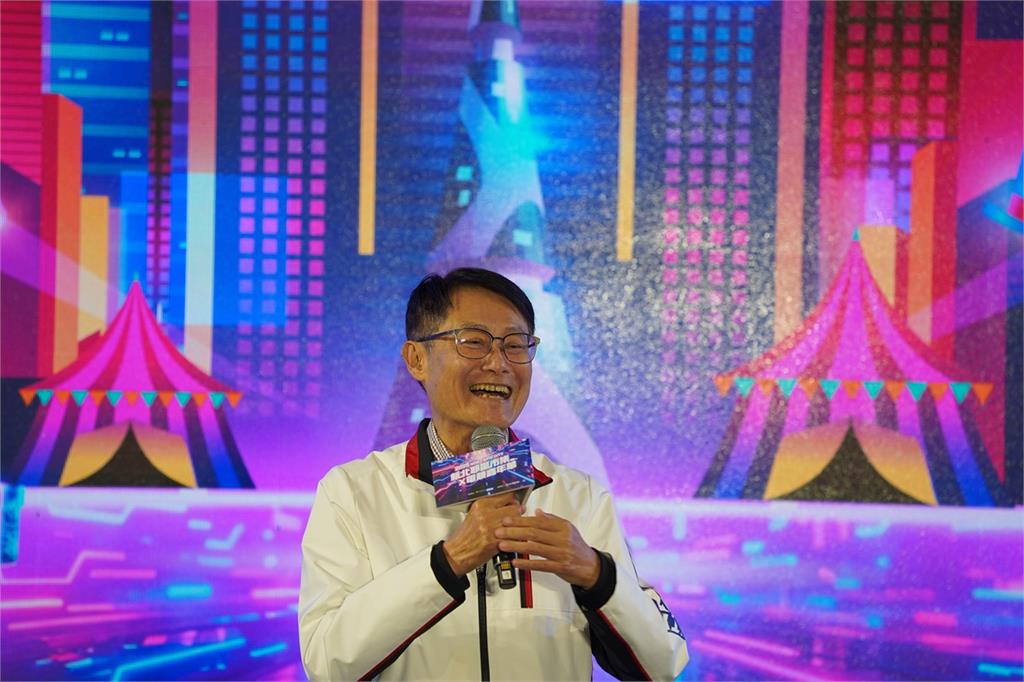 2025新北耶誕市集登場 電競科幻風翻轉耶誕城 副市長陳純敬揪民眾一起來逛市集