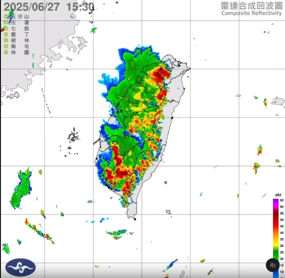 全台閃電「從南轟到北」如空戰!粉專PO圖全是訊號驚喊:天空爆炸中