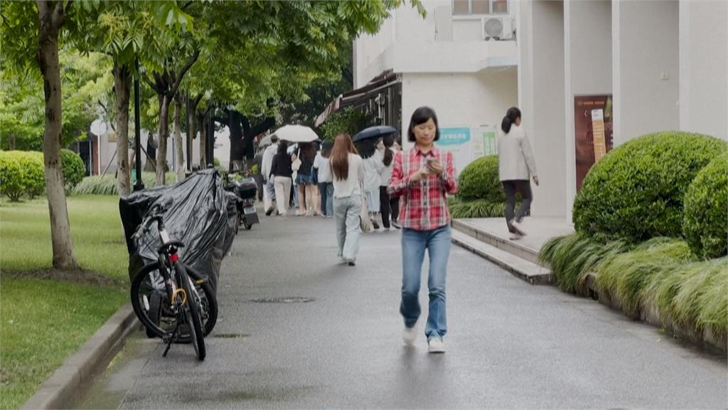中國青年失業率飆14.7% 畢業季"就業博覽會"人稀少