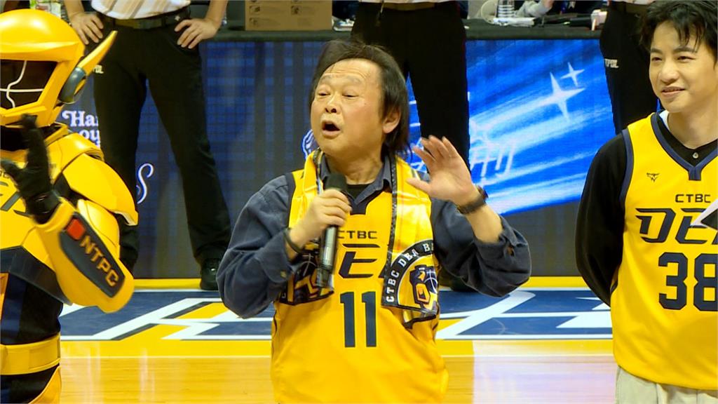 職籃新賽季開打！　球團邀"金句王"王世堅開球　全場嗨到爆