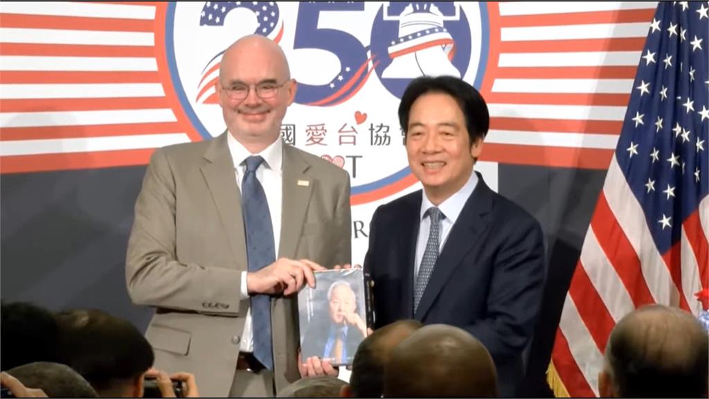 回應偷晶片說? 賴總統出席AIT酒會 指名送川普"張忠謀自傳"