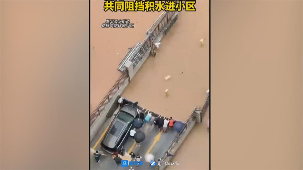 中國廣東暴雨成災！　車輛慘遭滅頂、住戶「肉身擋水」畫面曝光